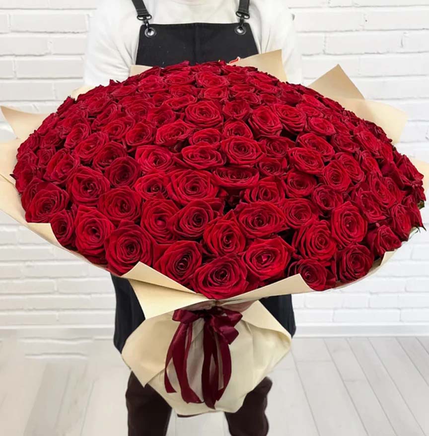 150 Kırmızı gül paketi