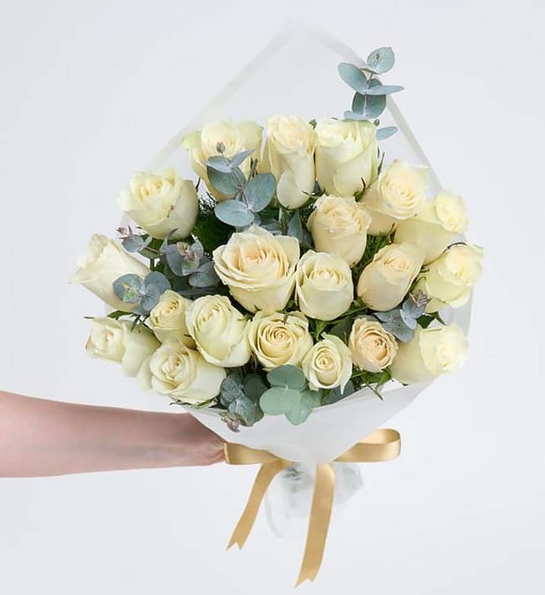 Beyaz Buket Kağıdında 20'li Beyaz Gül Buketi