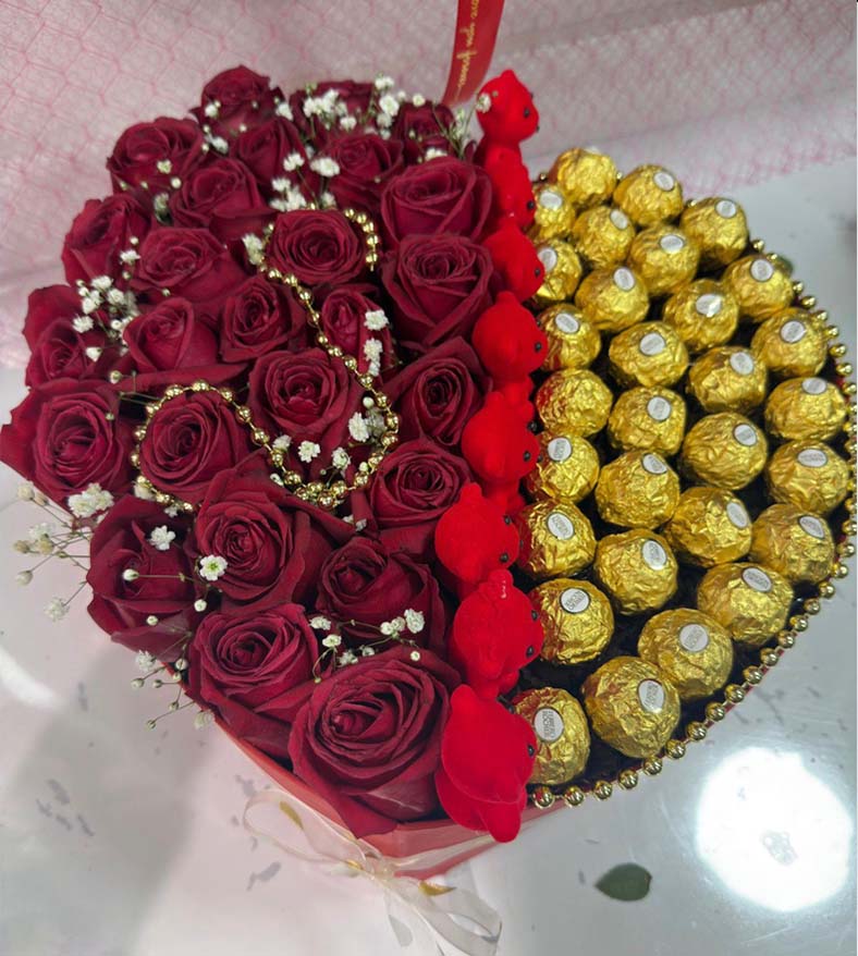 Kalpli Kutuda Kırmızı Güller ve Premium Çikolata Aranjmanı