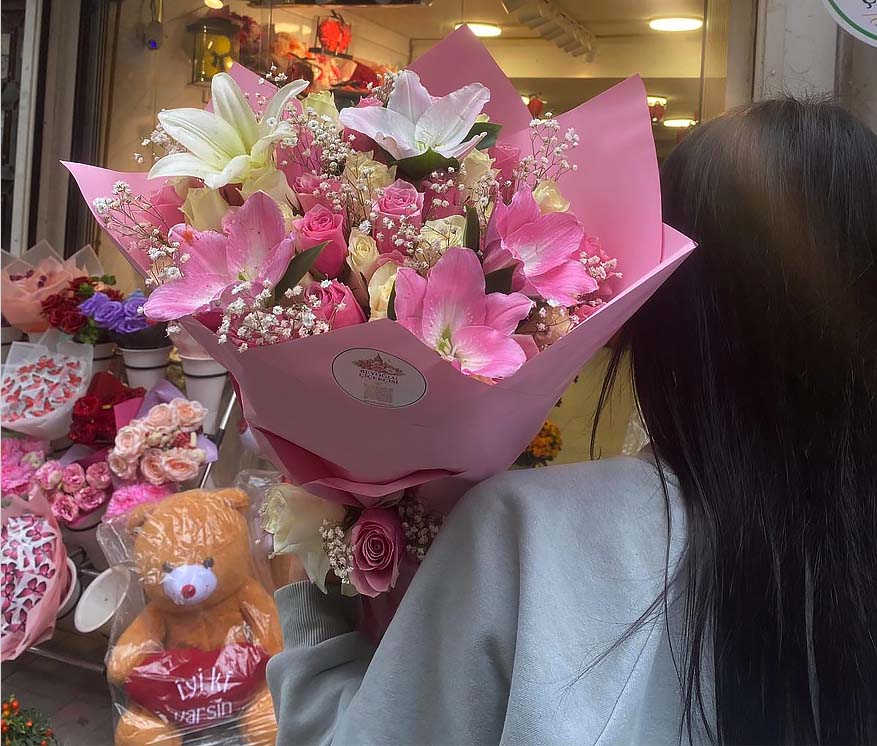 Pembe Lilyum ve Gül Buketi